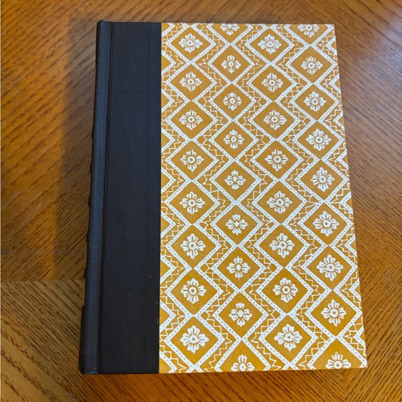 Lot of 2 Vintage Readers Digest Printed Hardcover Books in Green and Marigold - Picture 5 of 12